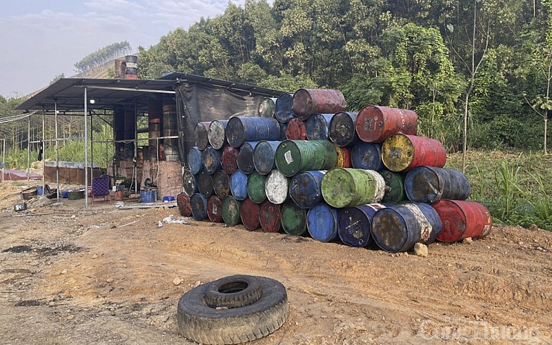 Nghệ An phát hiện cơ sở tái chế hàng chục tấn dầu nhớt trái phép Nghệ An phát hiện cơ sở tái chế hàng chục tấn dầu nhớt trái phép