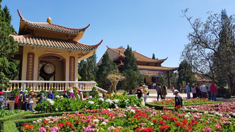 Festival Hoa Đà Lạt lần thứ 9 – 2022 với “Đà Lạt – Thành phố bốn mùa hoa” cùng chuỗi hoạt động kéo dài trong 2 tháng, đã chính thức diễn ra từ ngày 1/11 vừa qua Festival Hoa Đà Lạt lần thứ 9 – 2022 với “Đà Lạt – Thành phố bốn mùa hoa” cùng chuỗi hoạt động kéo dài trong 2 tháng, đã chính thức diễn ra từ ngày 1/11 vừa qua
