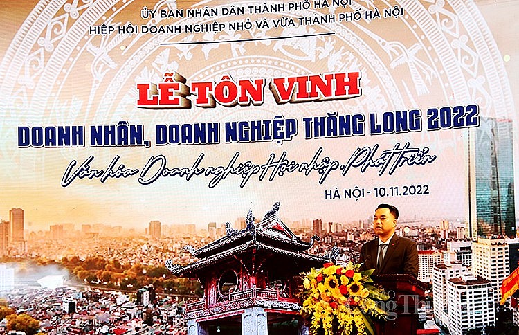 Phó Chủ tịch kiêm Tổng Thư ký Hiệp hội Doanh nghiệp nhỏ và vừa TP Hà Nội Mạc Quốc Anh phát biểu tại Lễ tôn vinh Phó Chủ tịch kiêm Tổng Thư ký Hiệp hội Doanh nghiệp nhỏ và vừa TP Hà Nội Mạc Quốc Anh phát biểu tại Lễ tôn vinh