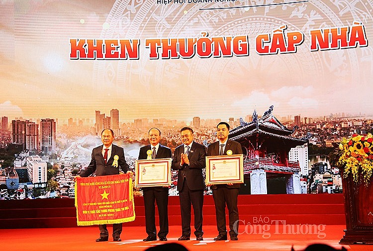 Hà Nội: Vinh danh Doanh nhân, doanh nghiệp Thăng Long năm 2022 Hà Nội: Vinh danh Doanh nhân, doanh nghiệp Thăng Long năm 2022