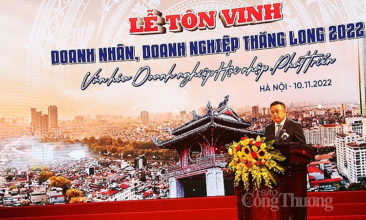 Chủ tịch UBND TP Hà Nội Trần Sĩ Thanh phát biểu tại Lễ tôn vinh Chủ tịch UBND TP Hà Nội Trần Sĩ Thanh phát biểu tại Lễ tôn vinh