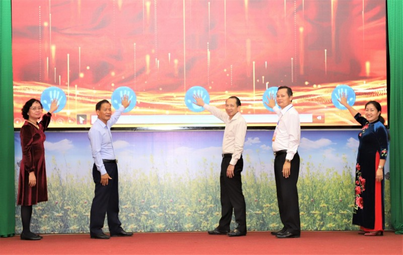 Ấn nút công bố sản phẩm du lịch “Về với địa chỉ đỏ - Căng Bắc Mê” Ấn nút công bố sản phẩm du lịch “Về với địa chỉ đỏ - Căng Bắc Mê”