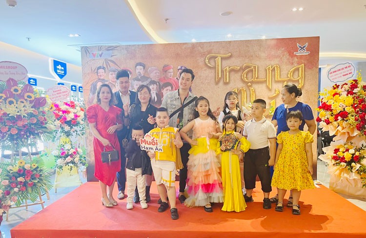 Rừng sao hội tụ tại buổi họp báo ra mắt phim bom tấn “Trạng Nhí” Rừng sao hội tụ tại buổi họp báo ra mắt phim bom tấn “Trạng Nhí”