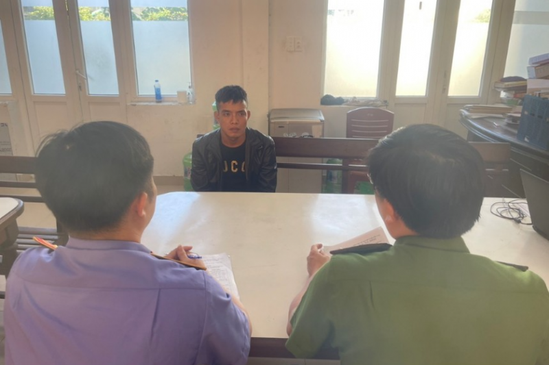 Đà Nẵng: Bắt kẻ có 6 tiền án trộm cắp xông vào phòng trọ trói 2 nữ sinh để... cướp Đà Nẵng: Bắt kẻ có 6 tiền án trộm cắp xông vào phòng trọ trói 2 nữ sinh để... cướp