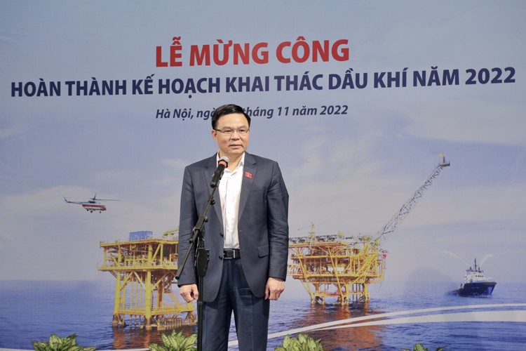 Petrovietnam mừng công hoàn thành sản lượng khai thác dầu khí và các chỉ tiêu tài chính năm 2022 Petrovietnam mừng công hoàn thành sản lượng khai thác dầu khí và các chỉ tiêu tài chính năm 2022