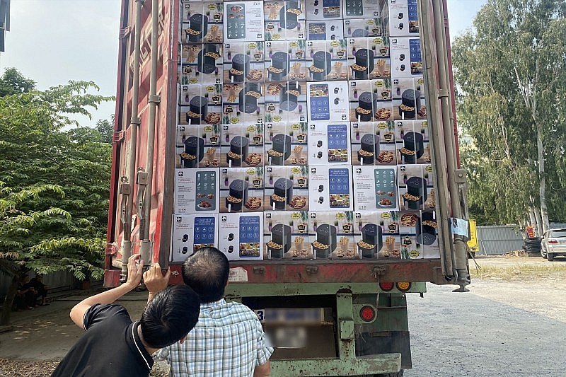 Quản lý thị trường Hà Nội: Phát hiện 500 nồi chiên không dầu nghi nhập lậu