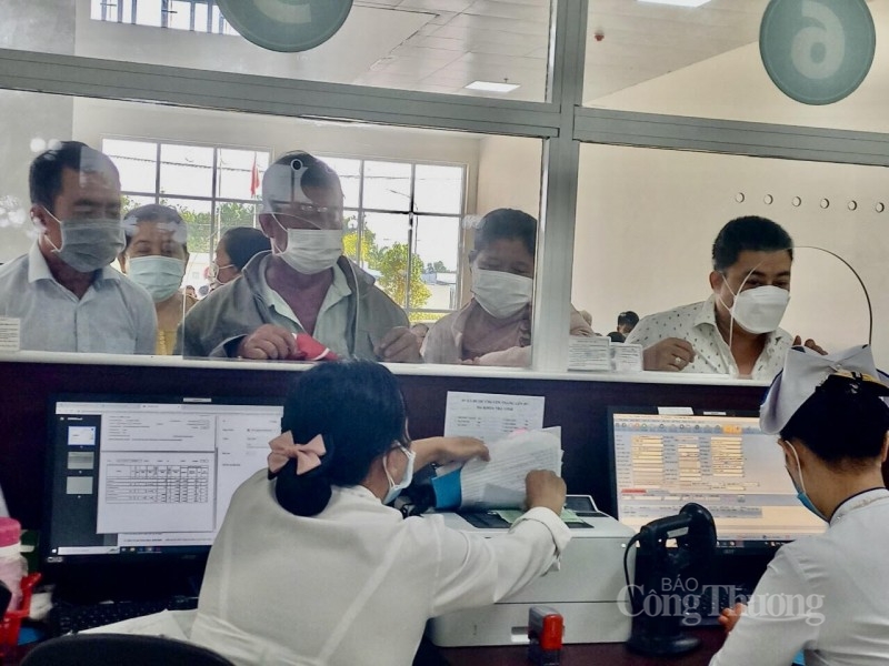 Trà Vinh: Áp lực tăng độ bao phủ bảo hiểm y tế tới mọi người dân Trà Vinh: Áp lực tăng độ bao phủ bảo hiểm y tế tới mọi người dân