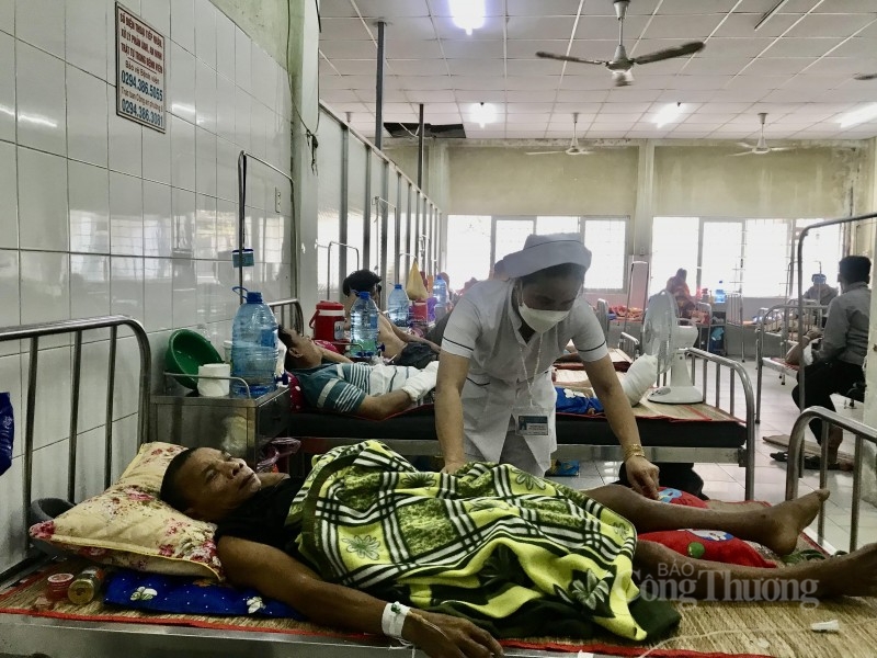 Trà Vinh: Áp lực tăng độ bao phủ bảo hiểm y tế tới mọi người dân Trà Vinh: Áp lực tăng độ bao phủ bảo hiểm y tế tới mọi người dân