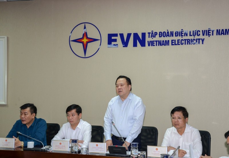 Đống chí Nguyễn Hoàng Anh - Ủy viên Trung ương Đảng, Chủ tịch Ủy ban Quản lý vốn nhà nước tại doanh nghiệp phát biểu tại Hội nghị Đống chí Nguyễn Hoàng Anh - Ủy viên Trung ương Đảng, Chủ tịch Ủy ban Quản lý vốn nhà nước tại doanh nghiệp phát biểu tại Hội nghị