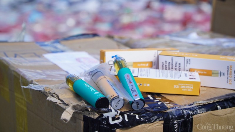 Các loại thuốc lá điện tử nhập lậu bị lực lượng Quản lý thị trường tỉnh Quảng Ninh phát hiện và tiêu hủy