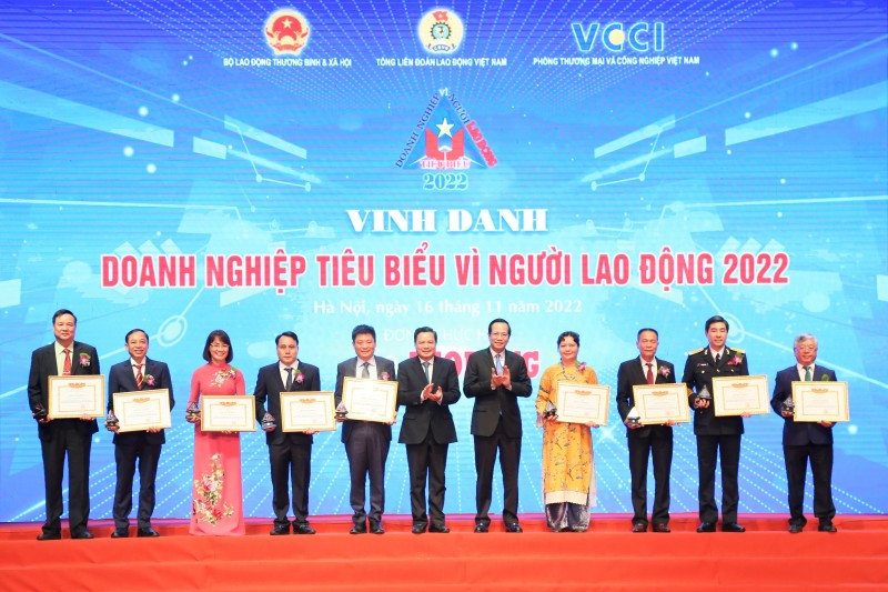 Tổng công ty Tân Cảng Sài Gòn lần thứ tư đón nhận giải thưởng “Doanh nghiệp tiêu biểu vì người lao động” Tổng công ty Tân Cảng Sài Gòn lần thứ tư đón nhận giải thưởng “Doanh nghiệp tiêu biểu vì người lao động”