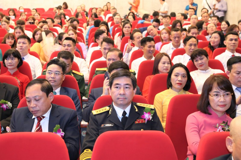 Tổng công ty Tân Cảng Sài Gòn lần thứ tư đón nhận giải thưởng “Doanh nghiệp tiêu biểu vì người lao động” Tổng công ty Tân Cảng Sài Gòn lần thứ tư đón nhận giải thưởng “Doanh nghiệp tiêu biểu vì người lao động”