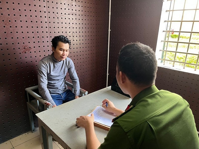 Bắt giữ nghi phạm trộm cắp hàng loạt trong thành phố Quảng Bình Bắt giữ nghi phạm trộm cắp hàng loạt trong thành phố Quảng Bình