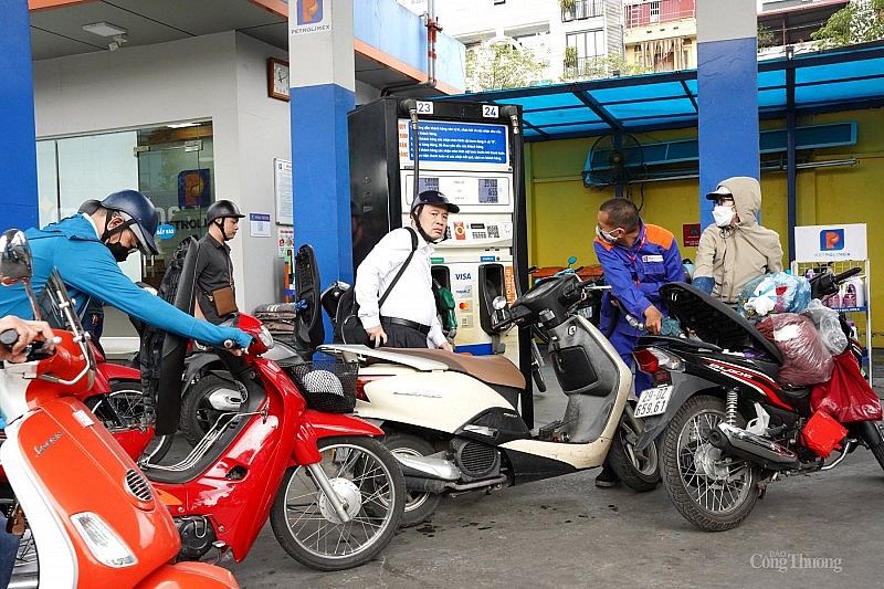 Không còn tình trạng chỉ còn 1 cột xăng hoạt động, hiện nay hầu hết các cây xăng dầu trở về trạng thái bình thường.