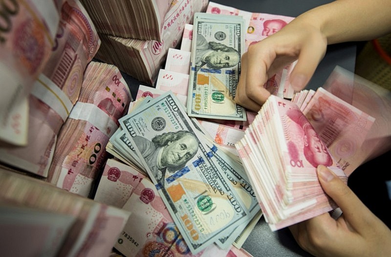 Nga và Trung Quốc từ bỏ USD, tăng cường giao dịch bằng nhân dân tệ và đồng rúp. Ảnh: AFP Nga và Trung Quốc từ bỏ USD, tăng cường giao dịch bằng nhân dân tệ và đồng rúp. Ảnh: AFP