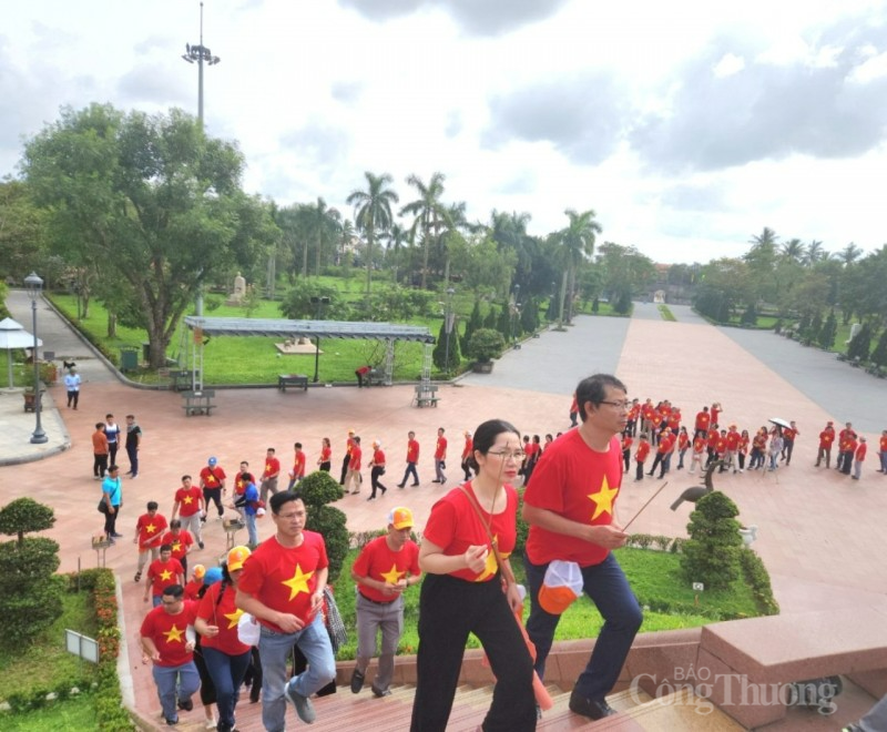 Đảng bộ VEAM: Hành trình về nguồn với chủ đề “Ân tình miền Trung” Đảng bộ VEAM: Hành trình về nguồn với chủ đề “Ân tình miền Trung”