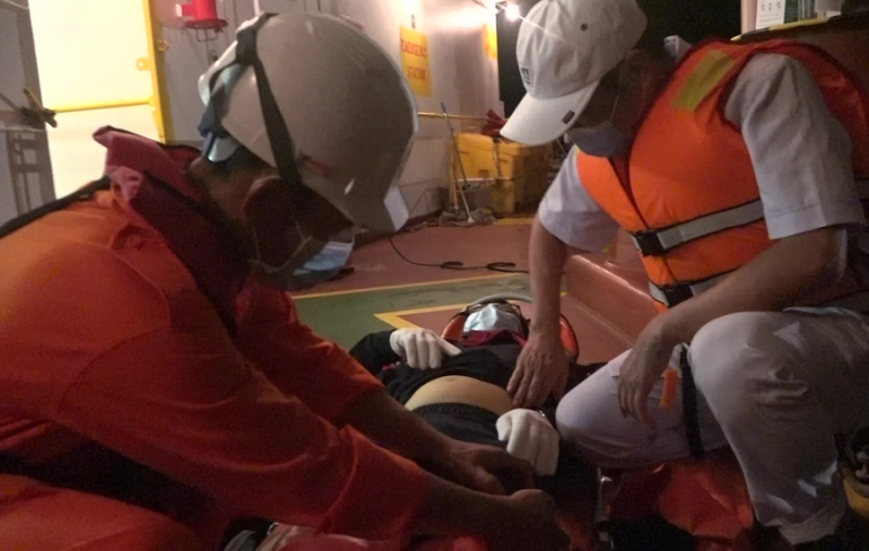 Đà Nẵng: Cấp cứu kịp thời thuyền viên tàu nước ngoài lâm bệnh nguy kịch trên biển