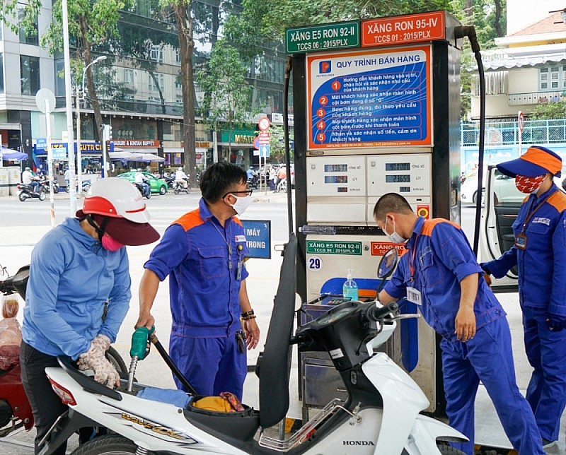 Sớm tách riêng chi phí cho khâu bán lẻ xăng dầu Sớm tách riêng chi phí cho khâu bán lẻ xăng dầu