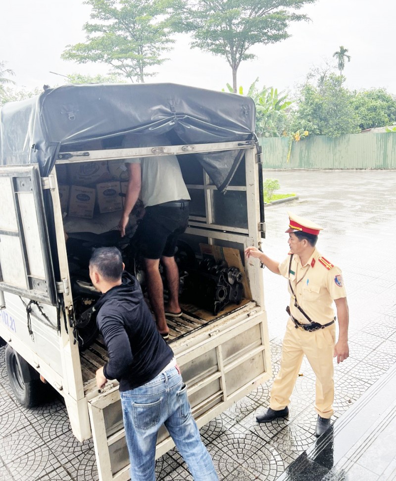 Thừa Thiên Huế: Tạm giữ số lượng lớn đường, dầu ăn không rõ nguồn gốc