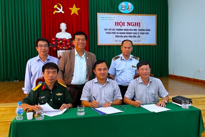 Các doanh nghiệp ký cam kết đảm bảo cung ứng xăng dầu