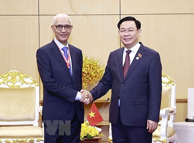 Chủ tịch Quốc hội Vương Đình Huệ gặp Chủ tịch Hạ viện Maroc Rachid Talbi Alami.