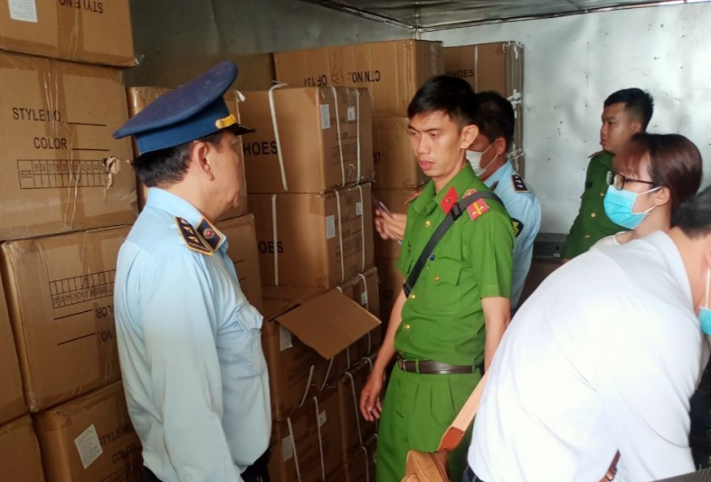 Chuyển truy cứu trách nhiệm hình sự vụ việc kinh doanh trên 1.000 đôi giày bảo hộ lao động giả mạo nhãn hiệu SAFETY JOGGER