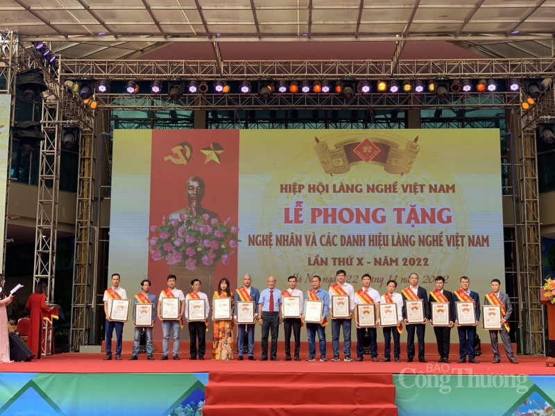 Hiệp hội Làng nghề Việt Nam: Vinh danh nghệ nhân và các danh hiệu Làng nghề Việt Nam lần thứ X - năm 2022 Hiệp hội Làng nghề Việt Nam: Vinh danh nghệ nhân và các danh hiệu Làng nghề Việt Nam lần thứ X - năm 2022