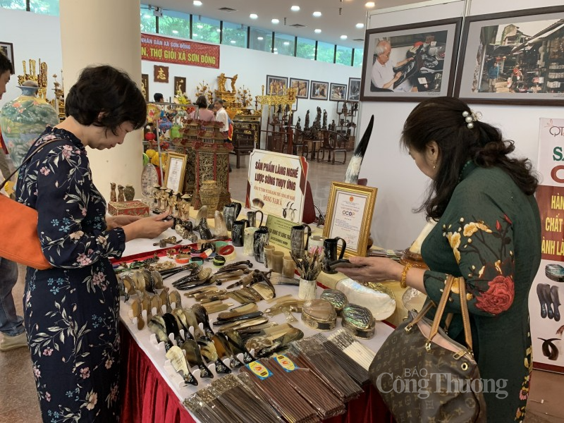 Trong khuôn khổ Chương trình, Hiệp hội Làng nghề Việt Nam tổ chức một số hoạt động từ ngày 21/11 – 25/11/2022 tại Trung tâm Triển lãm Văn hóa Nghệ thuật Việt Nam – Số 2 Hoa Lư, P. Lê Đại Hành, Q. Hai Bà Trưng, Tp. Hà Nội. Trong khuôn khổ Chương trình, Hiệp hội Làng nghề Việt Nam tổ chức một số hoạt động từ ngày 21/11 – 25/11/2022 tại Trung tâm Triển lãm Văn hóa Nghệ thuật Việt Nam – Số 2 Hoa Lư, P. Lê Đại Hành, Q. Hai Bà Trưng, Tp. Hà Nội.