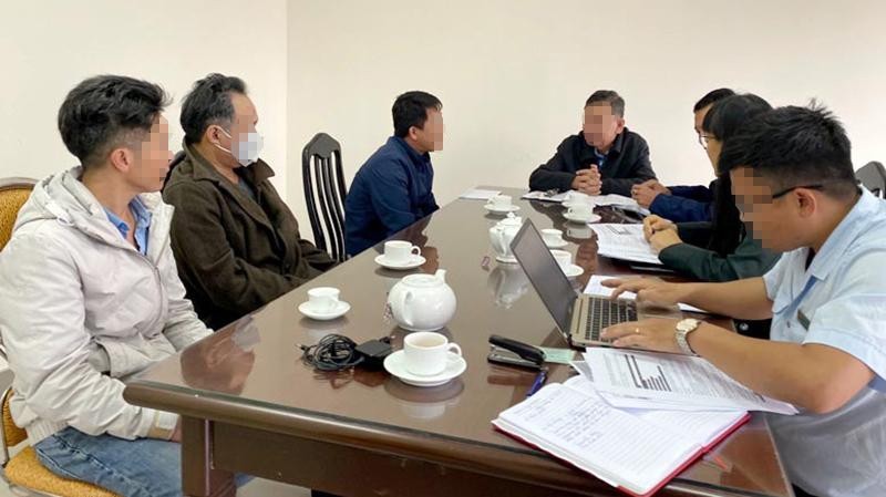 Thanh tra Sở Thông tin và Truyền thông tỉnh Lâm Đồng làm việc với các trường hợp vi phạm. Ảnh: Sở TT&TT Thanh tra Sở Thông tin và Truyền thông tỉnh Lâm Đồng làm việc với các trường hợp vi phạm. Ảnh: Sở TT&TT