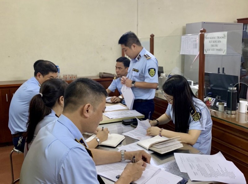 Ông Nguyễn Tất Thắng - Trưởng đoàn thanh tra công bố Quyết định thanh tra