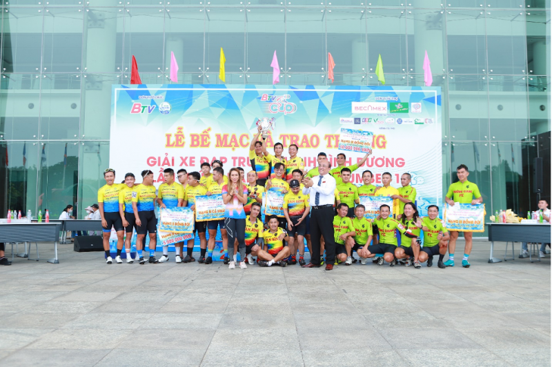 Nhiều cá nhân và đội nhóm giành chiến thắng với thành tích thi đấu nổi bật