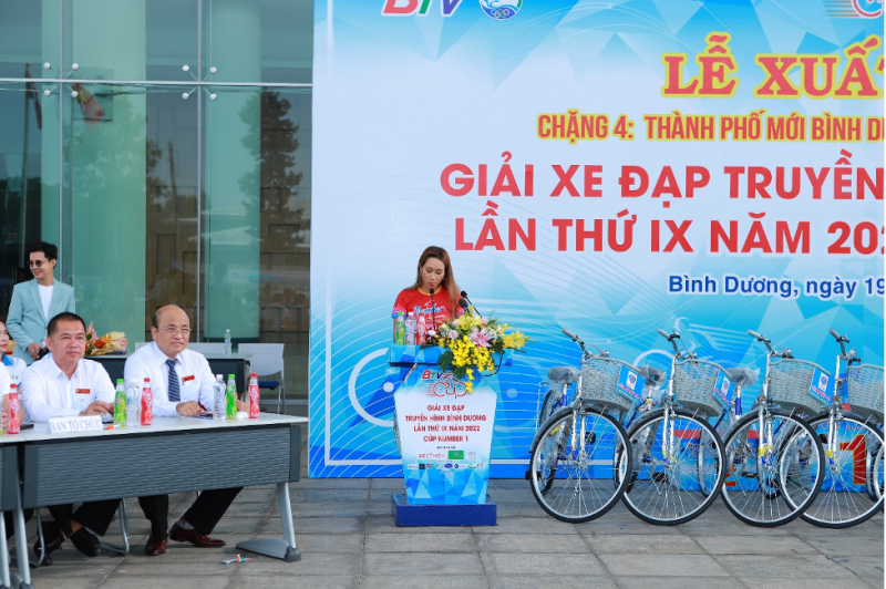 Đại diện Tập đoàn Tân Hiệp Phát và Nhãn hàng Number 1 phát biểu tại buổi bế mạc trao giải