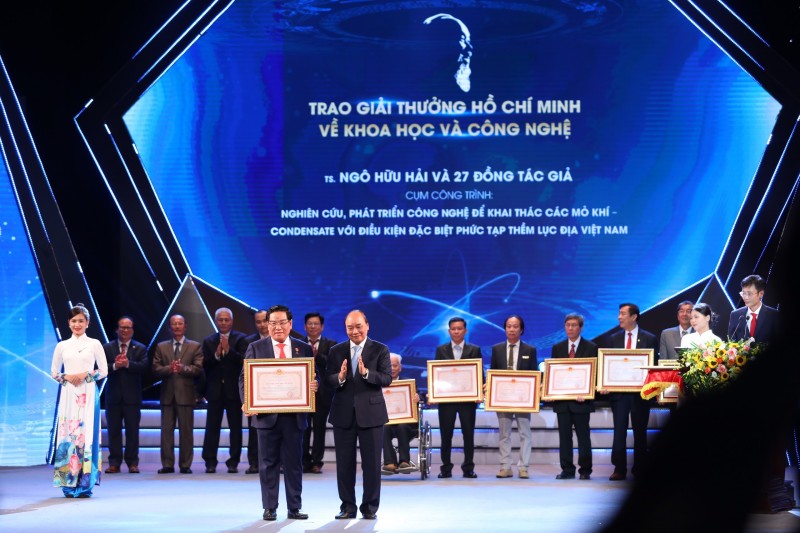 Chủ tịch nước Nguyễn Xuân Phúc: Nâng tầm uy tín của Giải thưởng Hồ Chí Minh để vươn ra thế giới Chủ tịch nước Nguyễn Xuân Phúc: Nâng tầm uy tín của Giải thưởng Hồ Chí Minh để vươn ra thế giới