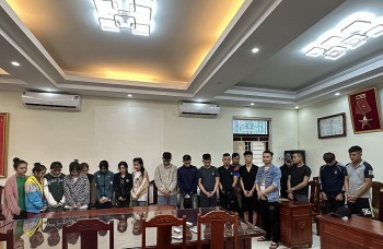 Thanh Hóa: Bắt quả tang 15 đối tượng tổ chức và sử dụng ma túy tại quán karaoke