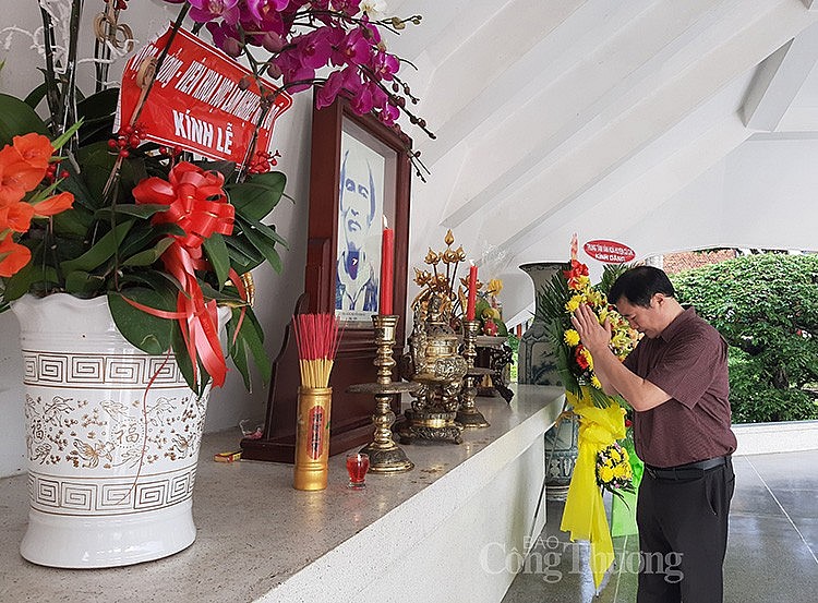 Thứ trưởng Nguyễn Sinh Nhật Tân Thứ trưởng Nguyễn Sinh Nhật Tân