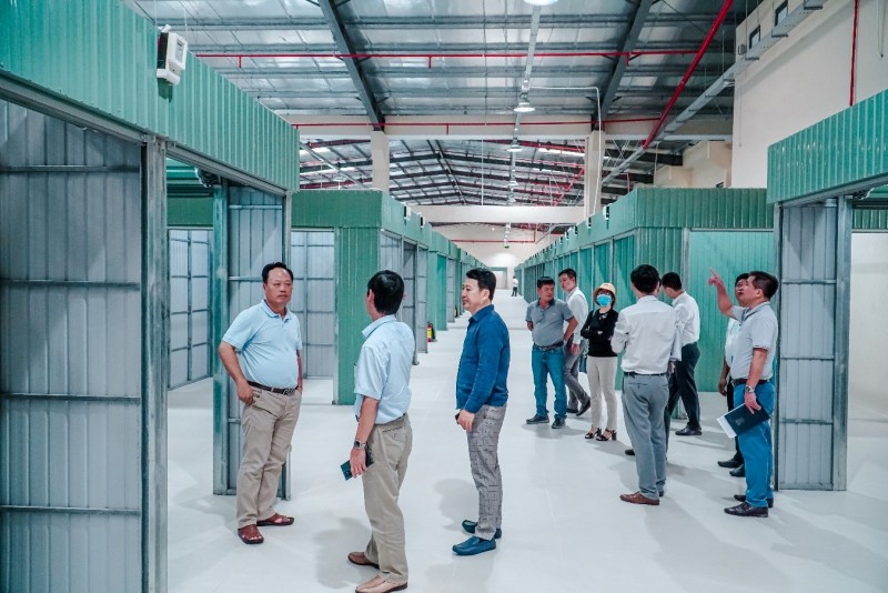 Chợ Đông Phú được xây dựng với quy mô Chợ hạng II, là công trình dân dụng cấp III, với phạm vi sử dụng đất 11.495m2 Chợ Đông Phú được xây dựng với quy mô Chợ hạng II, là công trình dân dụng cấp III, với phạm vi sử dụng đất 11.495m2