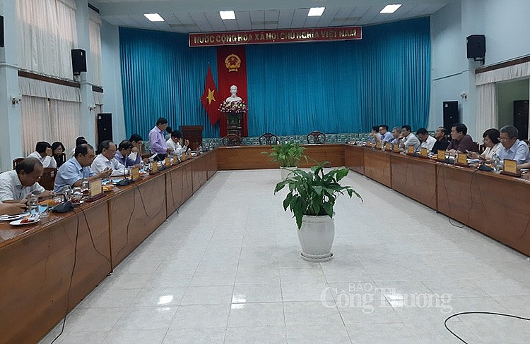 Thứ trưởng Nguyễn Sinh Nhật Tân làm việc với tỉnh An Giang về thực hiện các Chương trình mục tiêu quốc gia Thứ trưởng Nguyễn Sinh Nhật Tân làm việc với tỉnh An Giang về thực hiện các Chương trình mục tiêu quốc gia