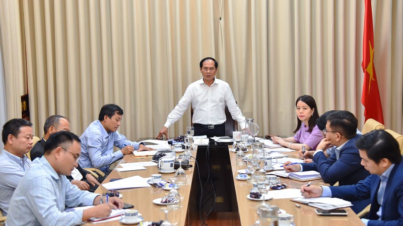 Hội nghị giao ban về đẩy mạnh triển khai công tác ngoại giao kinh tế phục vụ phát triển với các Cơ quan đại diện Việt Nam ở nước ngoài. Hội nghị giao ban về đẩy mạnh triển khai công tác ngoại giao kinh tế phục vụ phát triển với các Cơ quan đại diện Việt Nam ở nước ngoài.