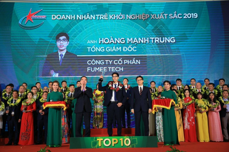 Với những đóng góp của mình trong ngành cơ khí, Hoàng Mạnh Trung đã được bình chọn là một trong 10 doanh nhân trẻ khởi nghiệp xuất sắc năm 2019 Với những đóng góp của mình trong ngành cơ khí, Hoàng Mạnh Trung đã được bình chọn là một trong 10 doanh nhân trẻ khởi nghiệp xuất sắc năm 2019