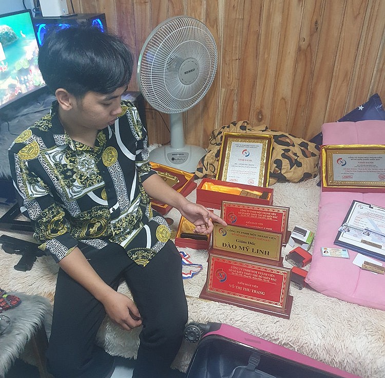 Đối tượng Trương Đặng Thành Trung bị bắt giữ tại cơ quan điều tra Đối tượng Trương Đặng Thành Trung bị bắt giữ tại cơ quan điều tra