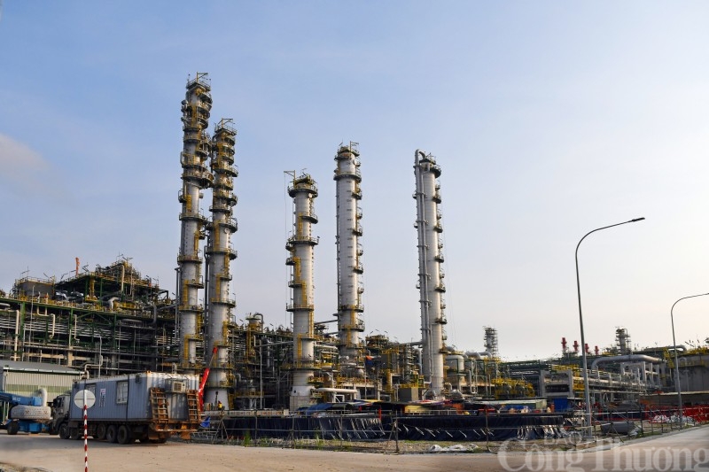 Khẳng định bàn tay, khối óc người thợ lắp máy tại Dự án Tổ hợp Hoá dầu Long Sơn