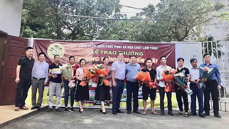 Mua phân bón Supe Lâm Thao trúng vàng: Xúc động người nông dân nhớ cả ngày truyền thống của Công ty