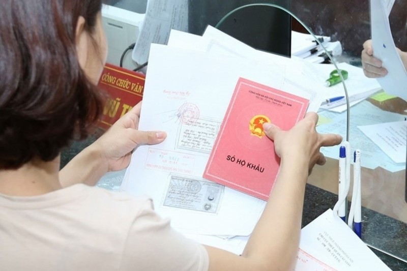 Sẽ bỏ quy định xuất trình sổ hộ khẩu khi thực hiện thủ tục hành chính, dịch vụ công Sẽ bỏ quy định xuất trình sổ hộ khẩu khi thực hiện thủ tục hành chính, dịch vụ công
