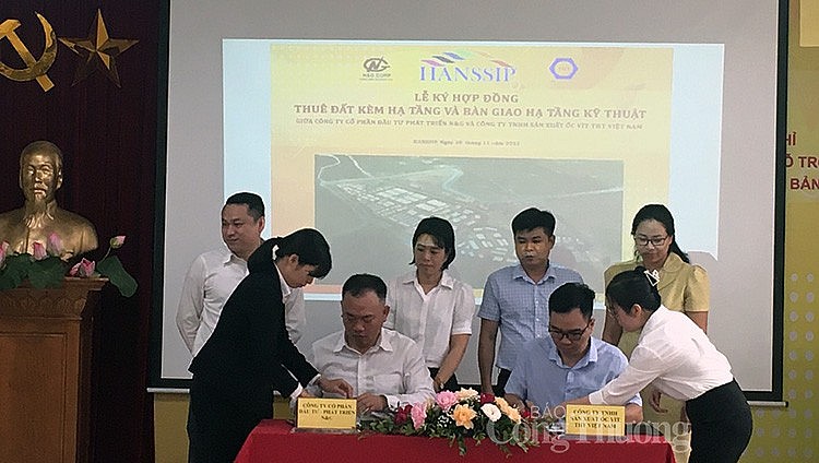 Lễ ký kết bàn giao mặt bằng