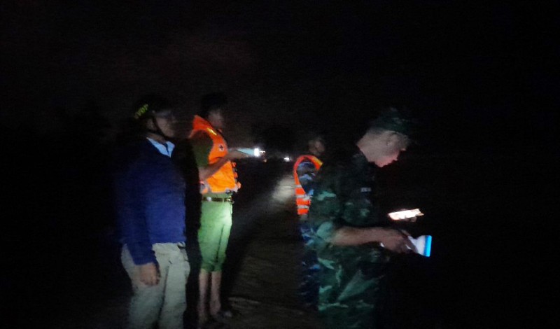 Thừa Thiên Huế: Tích cực tìm kiếm nam sinh viên mất tích khi tắm biển