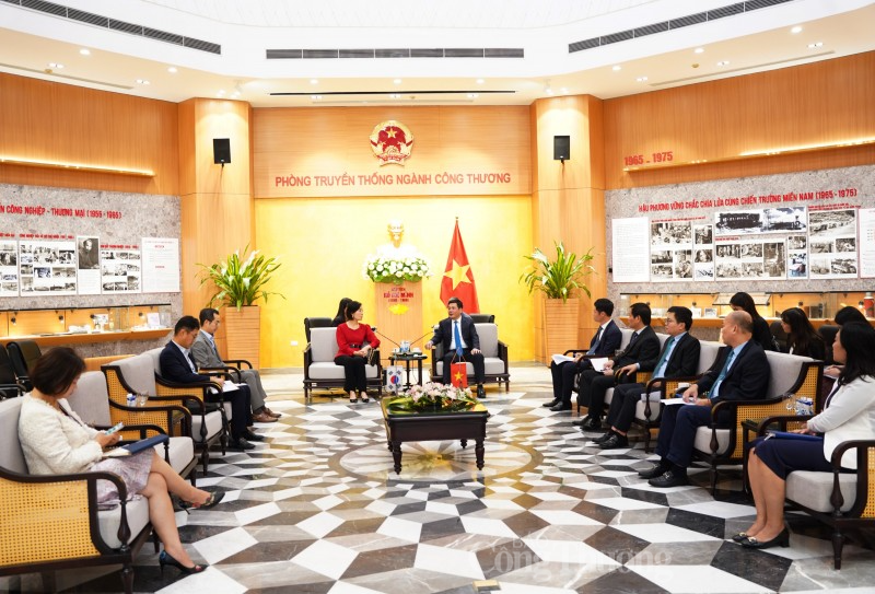 Bộ trưởng Nguyễn Hồng Diên tiếp tân Đại sứ Hàn Quốc Oh Young Ju Bộ trưởng Nguyễn Hồng Diên tiếp tân Đại sứ Hàn Quốc Oh Young Ju