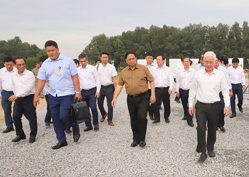 Thủ tướng Chính phủ khảo sát một số dự án giao thông kết nối Đông Nam bộ với Bình Dương