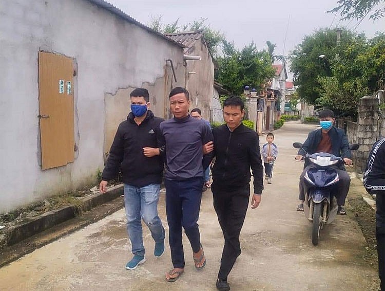 Bị ngăn cấm tình cảm, nam thanh niên đâm chết bố và cháu người yêu cũ Bị ngăn cấm tình cảm, nam thanh niên đâm chết bố và cháu người yêu cũ