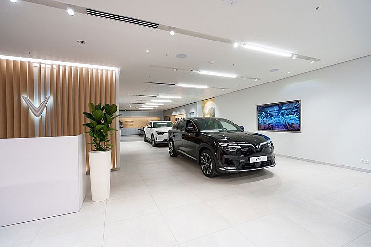 Vinfast khai trương 2 cửa hàng đầu tiên tại Cologne và Paris Vinfast khai trương 2 cửa hàng đầu tiên tại Cologne và Paris