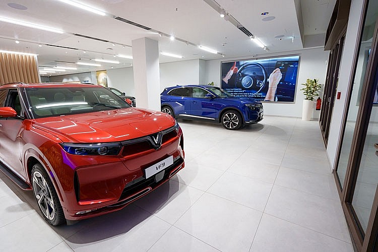 Vinfast khai trương 2 cửa hàng đầu tiên tại Cologne và Paris Vinfast khai trương 2 cửa hàng đầu tiên tại Cologne và Paris